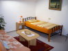 Schlafzimmer mit Bett ..